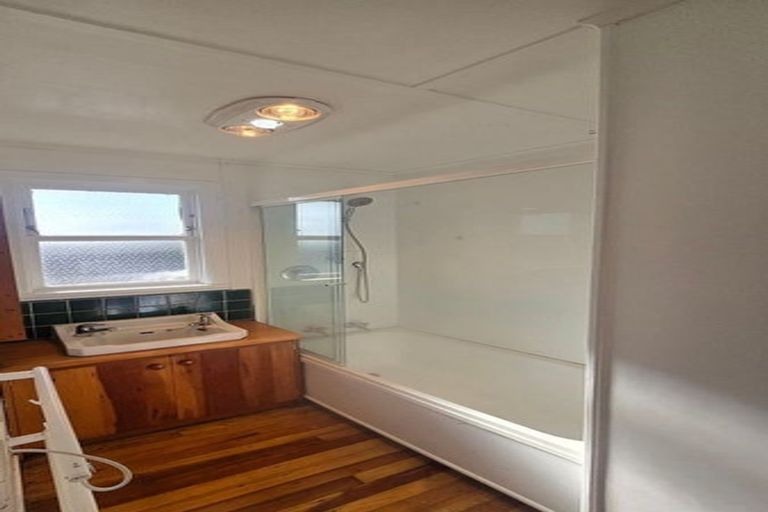Photo of property in 9 Catherine Crescent, Paparangi, Wellington, 6037