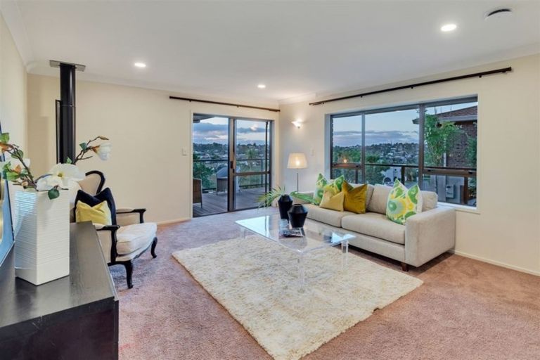 Photo of property in 27 Hollyhock Place, Browns Bay, Auckland, 0630