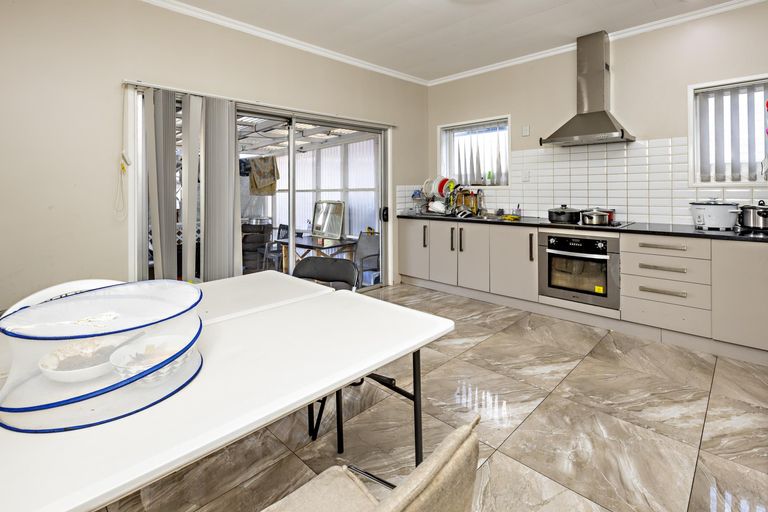 Photo of property in 63 Gray Avenue, Mangere East, Auckland, 2024