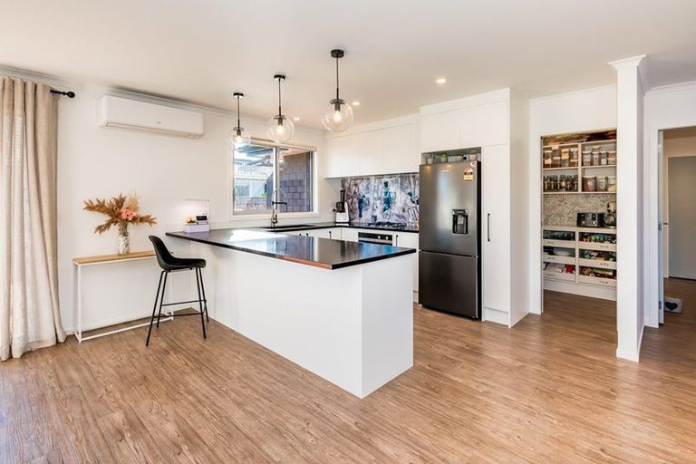 Photo of property in 7 Kikorangi Way, Paraparaumu, 5032