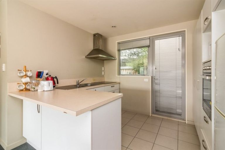 Photo of property in 39 Lyndon Street, Riccarton, Christchurch, 8041
