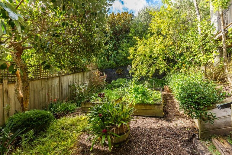 Photo of property in 52 Walter Road, Lowry Bay, Lower Hutt, 5013