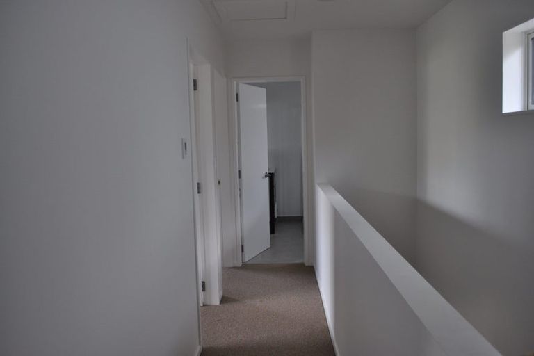 Photo of property in 10 Kopiko Way, Brooklyn, Wellington, 6021