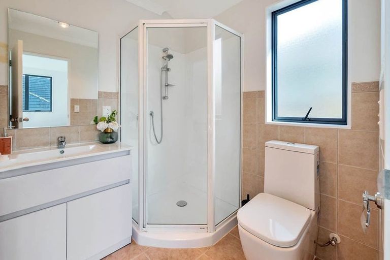 Photo of property in 35 English Oak Drive, Schnapper Rock, Auckland, 0632