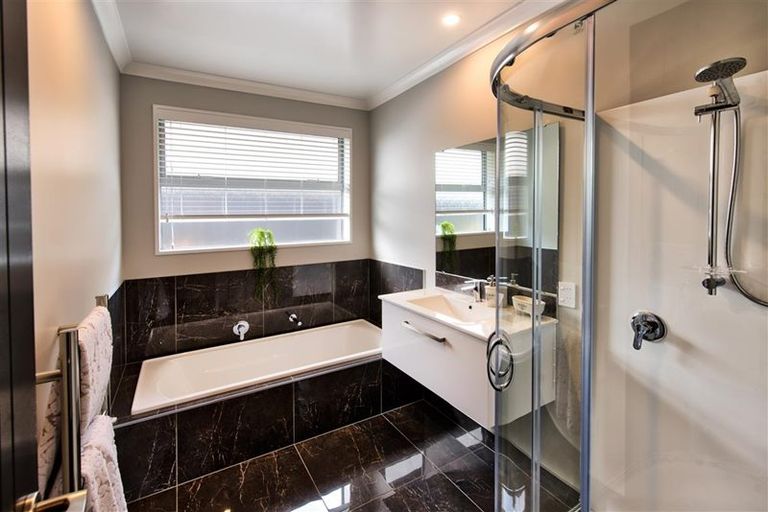 Photo of property in 32 Lisle Farm Drive, Pukekohe, 2120