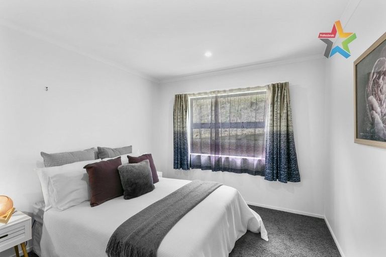 Photo of property in 17 Cresswell Place, Johnsonville, Wellington, 6037