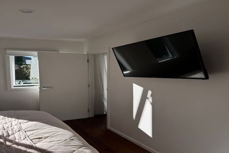 Photo of property in 55 Sunset Road, Totara Vale, Auckland, 0632