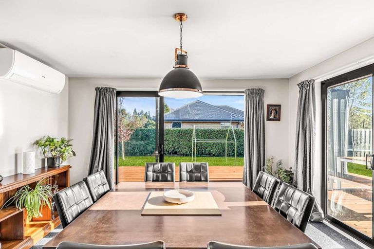 Photo of property in 8 Stonebridge Lane, Oxford, 7430
