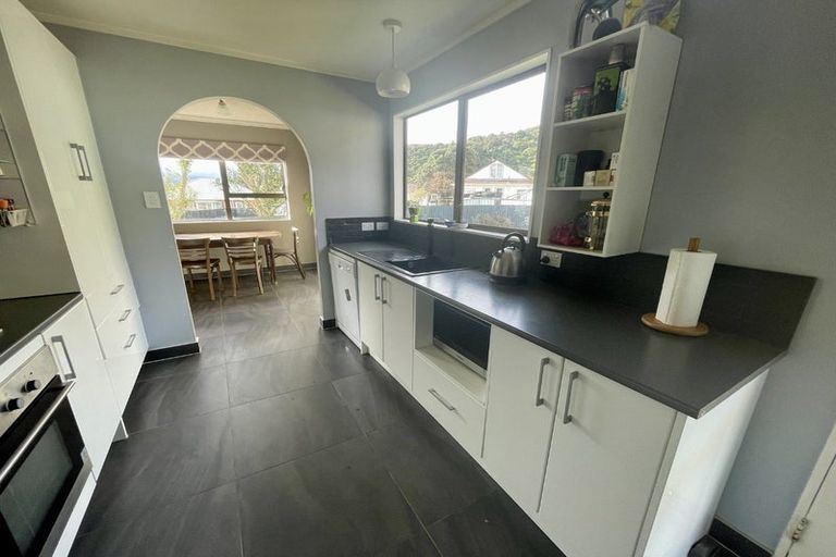 Photo of property in 8 Buller Grove, Naenae, Lower Hutt, 5011