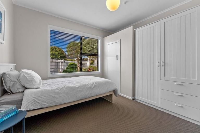 Photo of property in 11d Trinidad Road, Sunnynook, Auckland, 0620