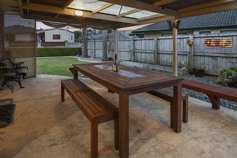 Photo of property in 13 O'sullivan Place, Waiuku, 2123