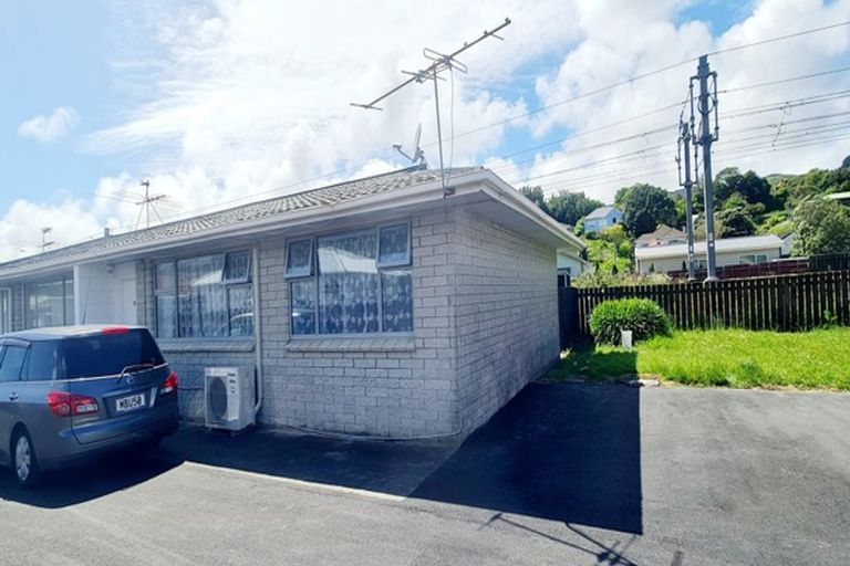 Photo of property in 10/10f Rawson Street, Tawa, Wellington, 5028