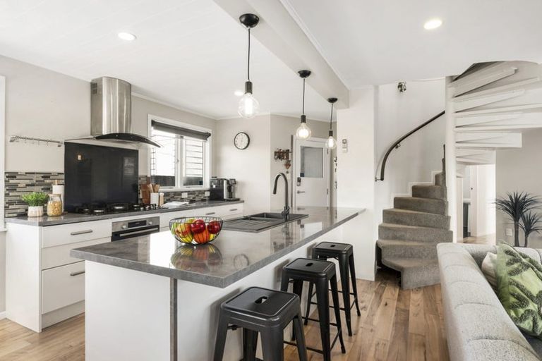 Photo of property in 23 Beazley Avenue, Paparangi, Wellington, 6037