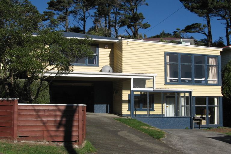 Photo of property in 4 Omega Street, Newlands, Wellington, 6037