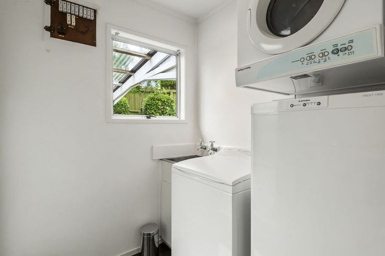 Photo of property in 25 Kitewao Street, Northcote, Auckland, 0627