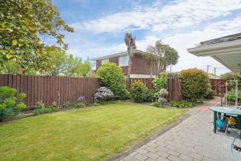 Photo of property in 23 Crofton Road, Harewood, Christchurch, 8051