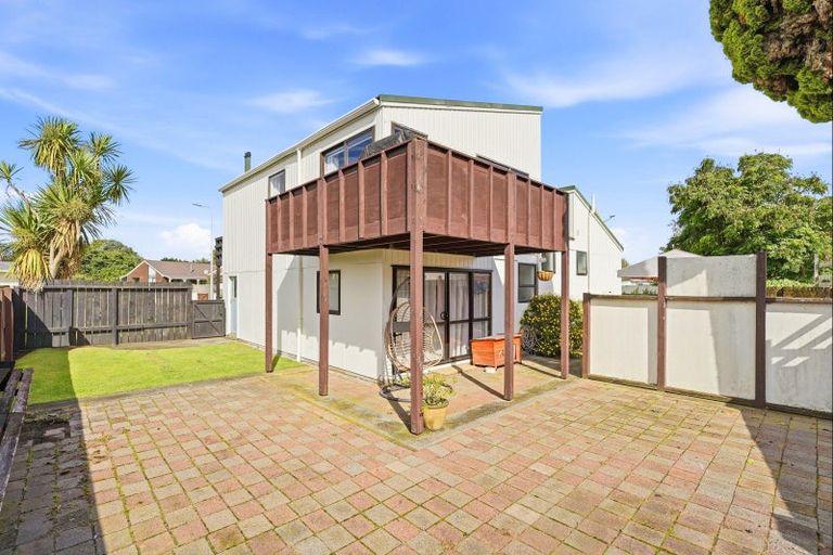 Photo of property in 8 Ash Place, Aramoho, Whanganui, 4500