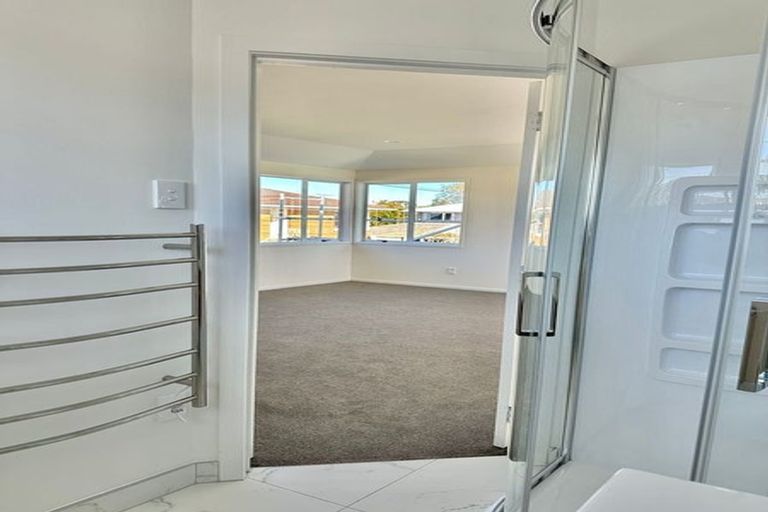 Photo of property in 13 Wicklow Road, Narrow Neck, Auckland, 0622