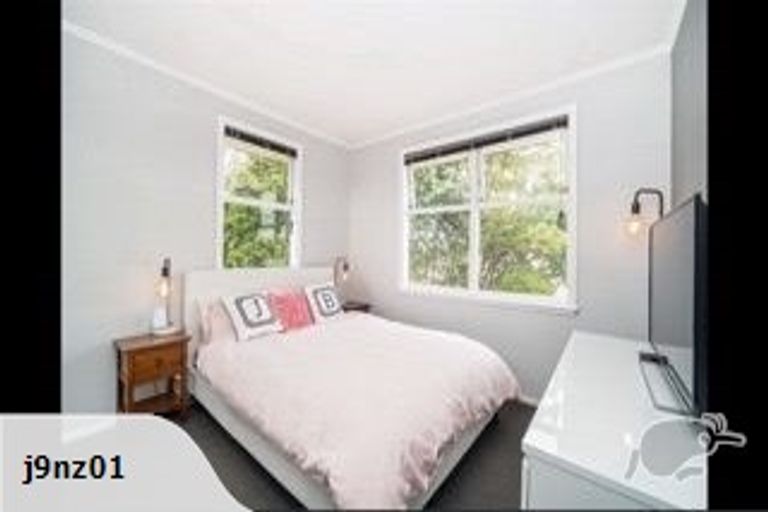 Photo of property in 3/10 Coroglen Avenue, Birkenhead, Auckland, 0626