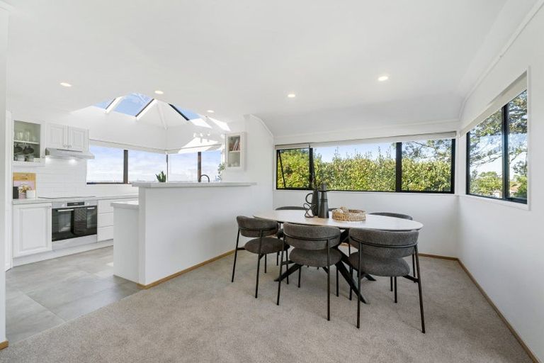 Photo of property in 2/14 Raleigh Road, Northcote, Auckland, 0627