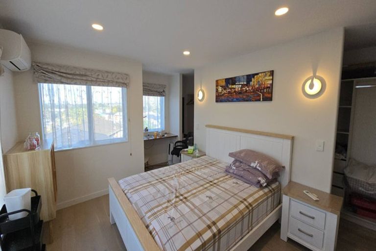 Photo of property in 37a La Trobe Street, Pakuranga Heights, Auckland, 2010