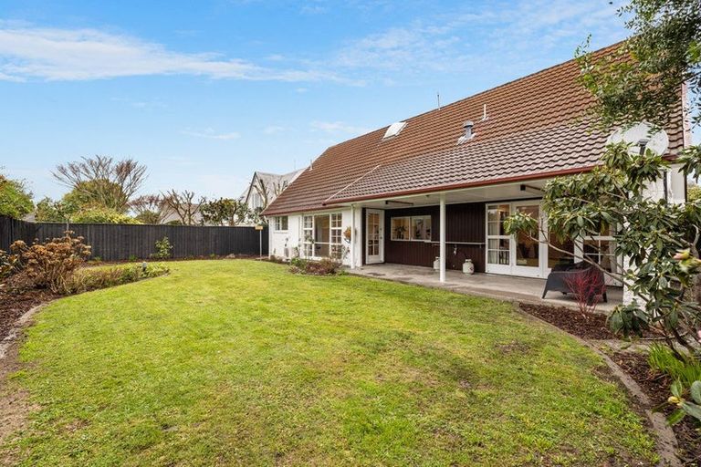 Photo of property in 10 Dunrobin Place, Avonhead, Christchurch, 8042