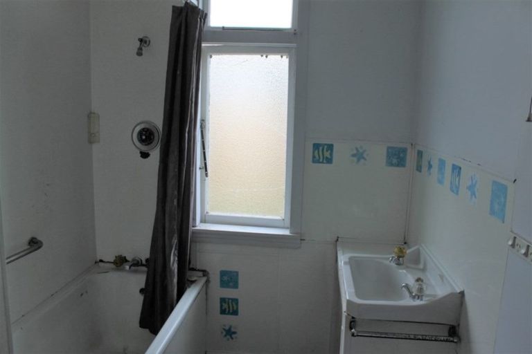 Photo of property in 25 Coates Street, Westport, 7825