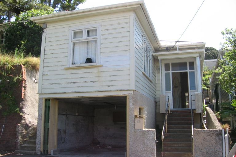 Photo of property in 12 Ranfurly Terrace, Mount Cook, Wellington, 6021