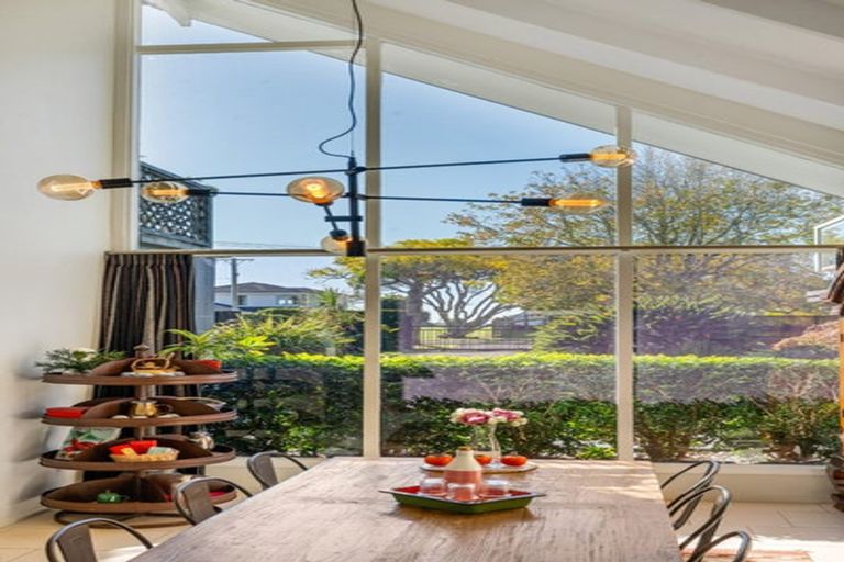 Photo of property in 20a Riverlea Avenue, Pakuranga, Auckland, 2010