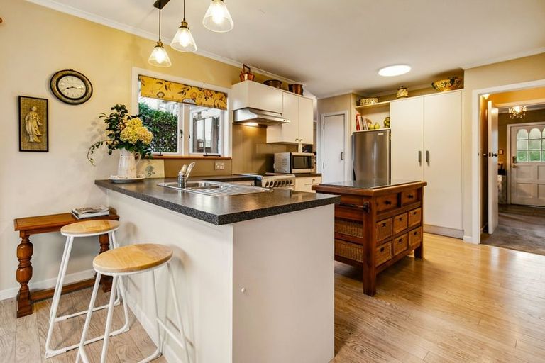 Photo of property in 63 Forrest Hill Road, Milford, Auckland, 0620