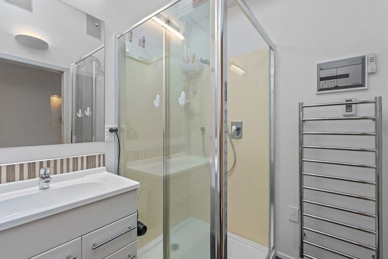 Photo of property in 29 Lyndhurst Road, Te Atatu South, Auckland, 0610