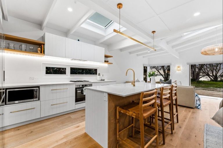 Photo of property in 74 Clinton Road, Tawharanui Peninsula, Matakana, 0986