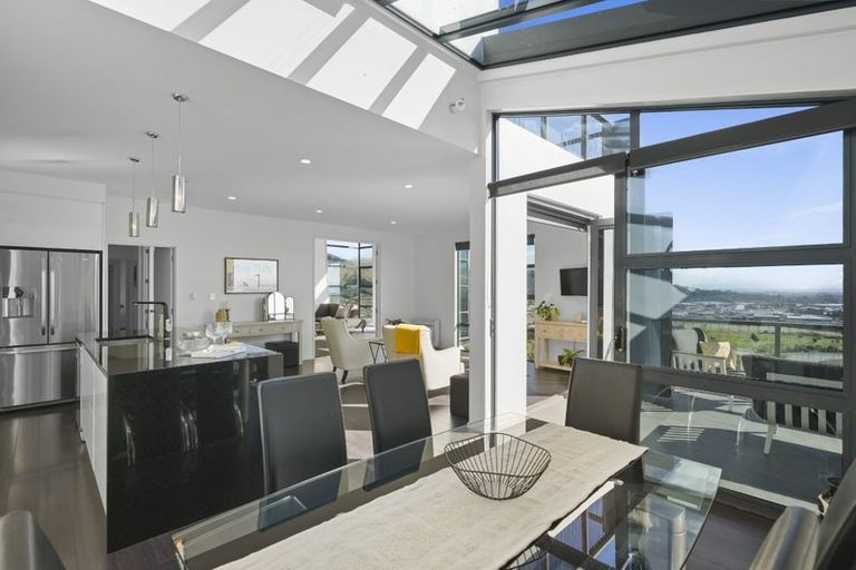 Photo of property in 8 Valley View, Mount Pleasant, Christchurch, 8081