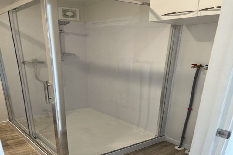 Photo of property in 46 Newington Road, Henderson, Auckland, 0612