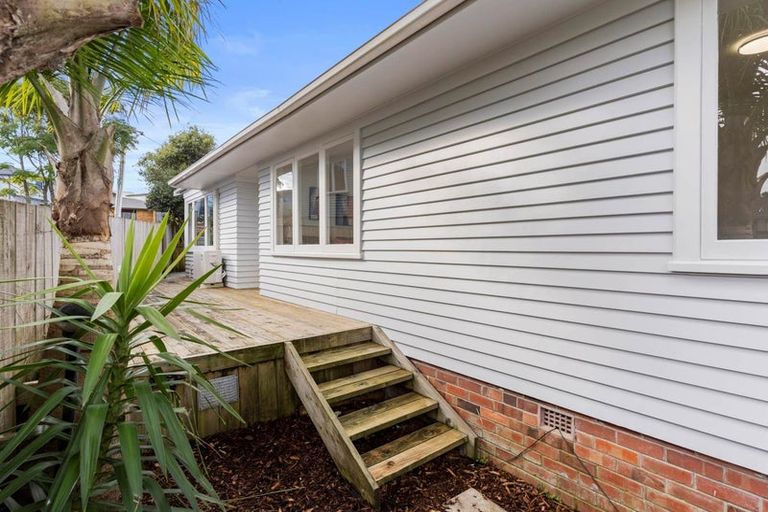 Photo of property in 42 Lyttelton Avenue, Forrest Hill, Auckland, 0620