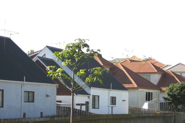 Photo of property in 2/74 Whitford Road, Botany Downs, Auckland, 2014
