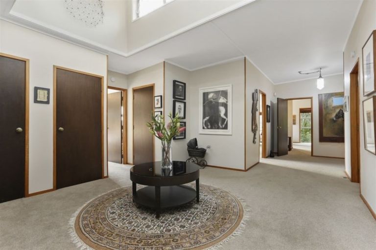 Photo of property in 138 Glenfield Road, Birkenhead, Auckland, 0626