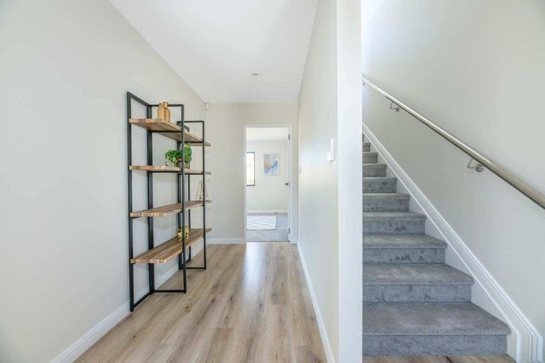 Photo of property in 2/11 Avondale Road, Taradale, Napier, 4112