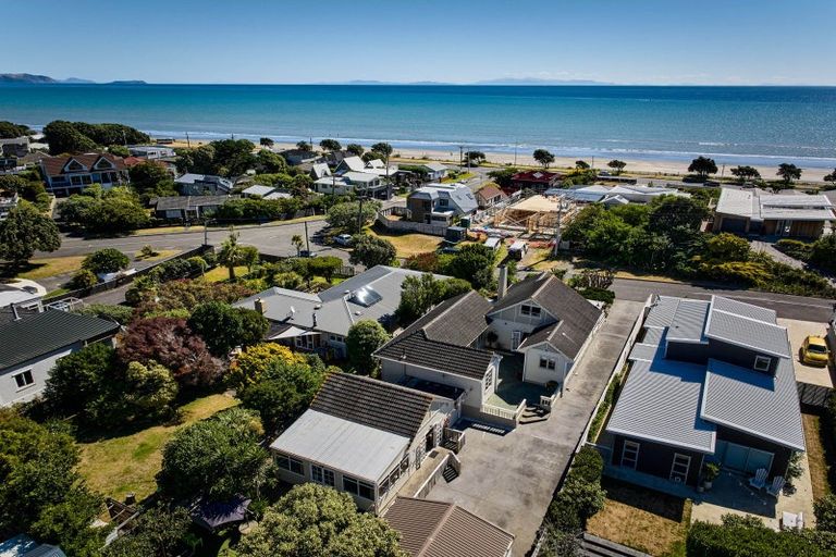 Photo of property in 135 Seaview Road, Paraparaumu Beach, Paraparaumu, 5032