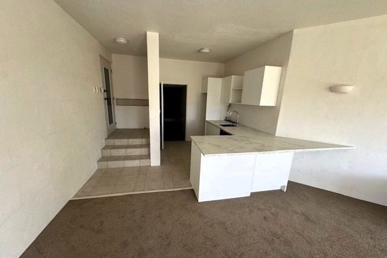 Photo of property in 12 Shortland Place, Havelock North, 4130