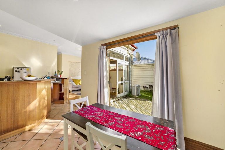 Photo of property in 15 Caroline Street, Mount Victoria, Wellington, 6011
