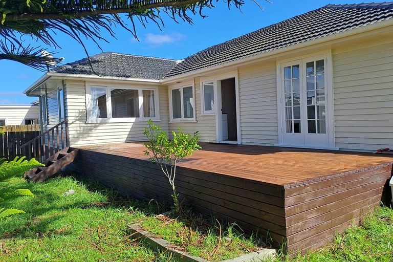 Photo of property in 3244a Great North Road, New Lynn, Auckland, 0600