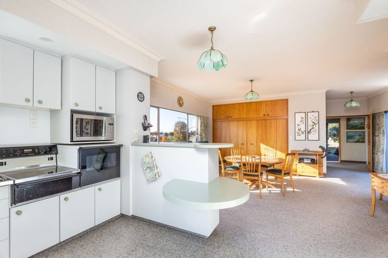 Photo of property in 166 Heta Road, Highlands Park, New Plymouth, 4312