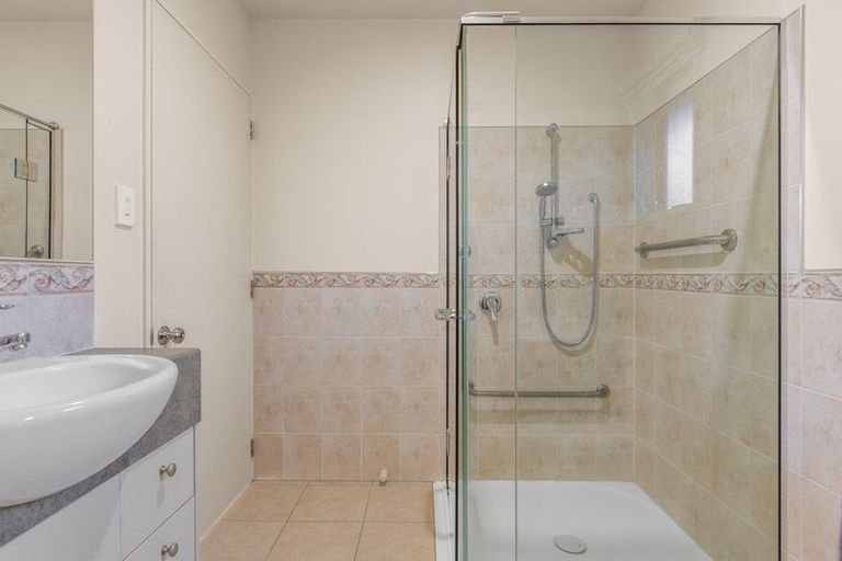 Photo of property in 21 Taupata Street, Redcliffs, Christchurch, 8081