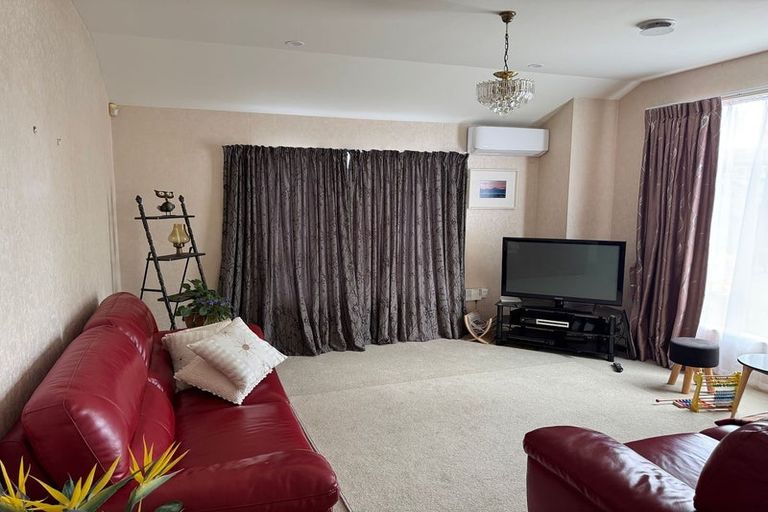 Photo of property in 1/36 De Havilland Drive, Goodwood Heights, Auckland, 2105