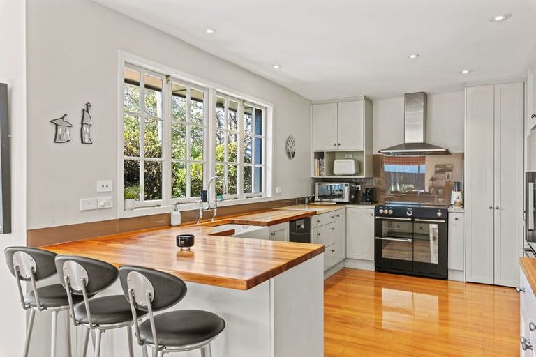 Photo of property in 21 Garreg Road, Fendalton, Christchurch, 8052