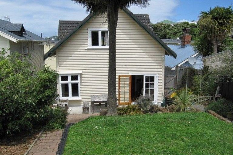 Photo of property in 24 Rolleston Street, Mount Cook, Wellington, 6021