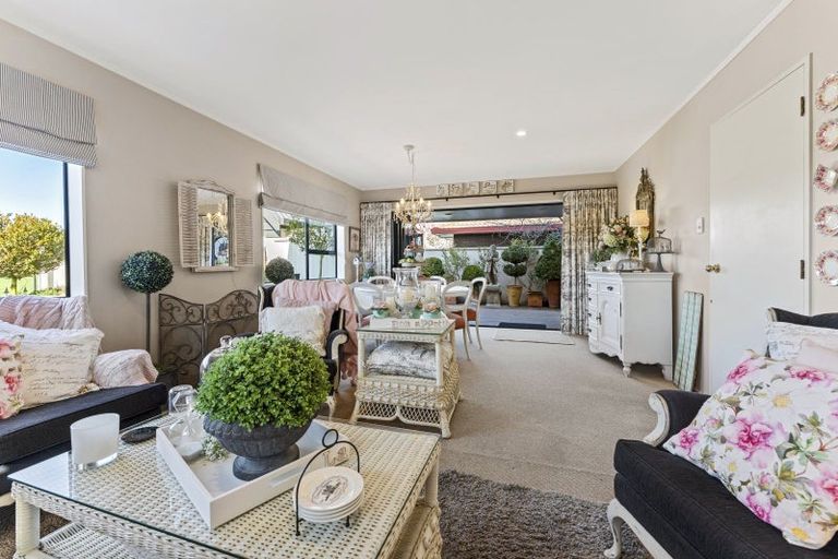 Photo of property in 113 John F Kennedy Drive, Milson, Palmerston North, 4414