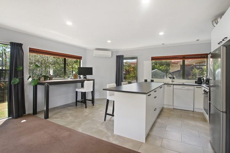 Photo of property in 33a Makora Road, Massey, Auckland, 0614