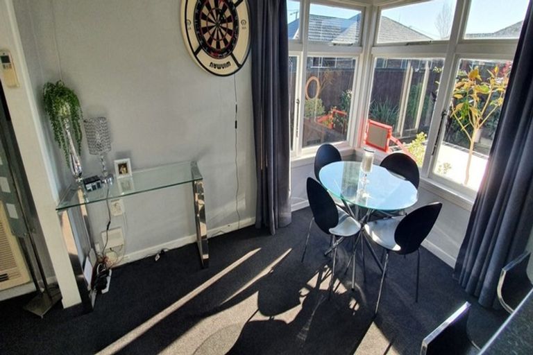 Photo of property in 15 Daniels Road, Redwood, Christchurch, 8051